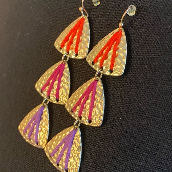 NY&Co 3-tier gold drop earrings with orange, pink & purple accents - Picture 2 of 3